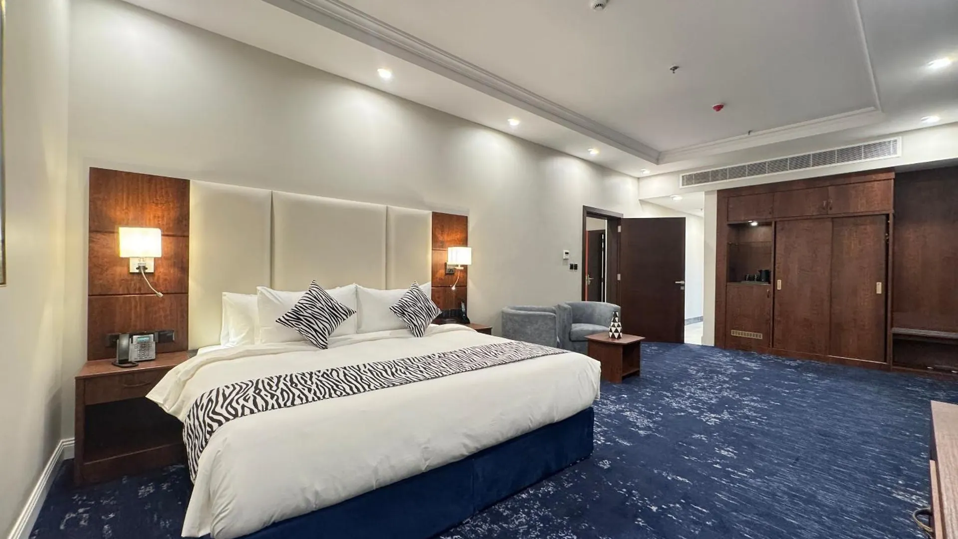 Hotel Jmd Grace A Family Hotel New Delhi